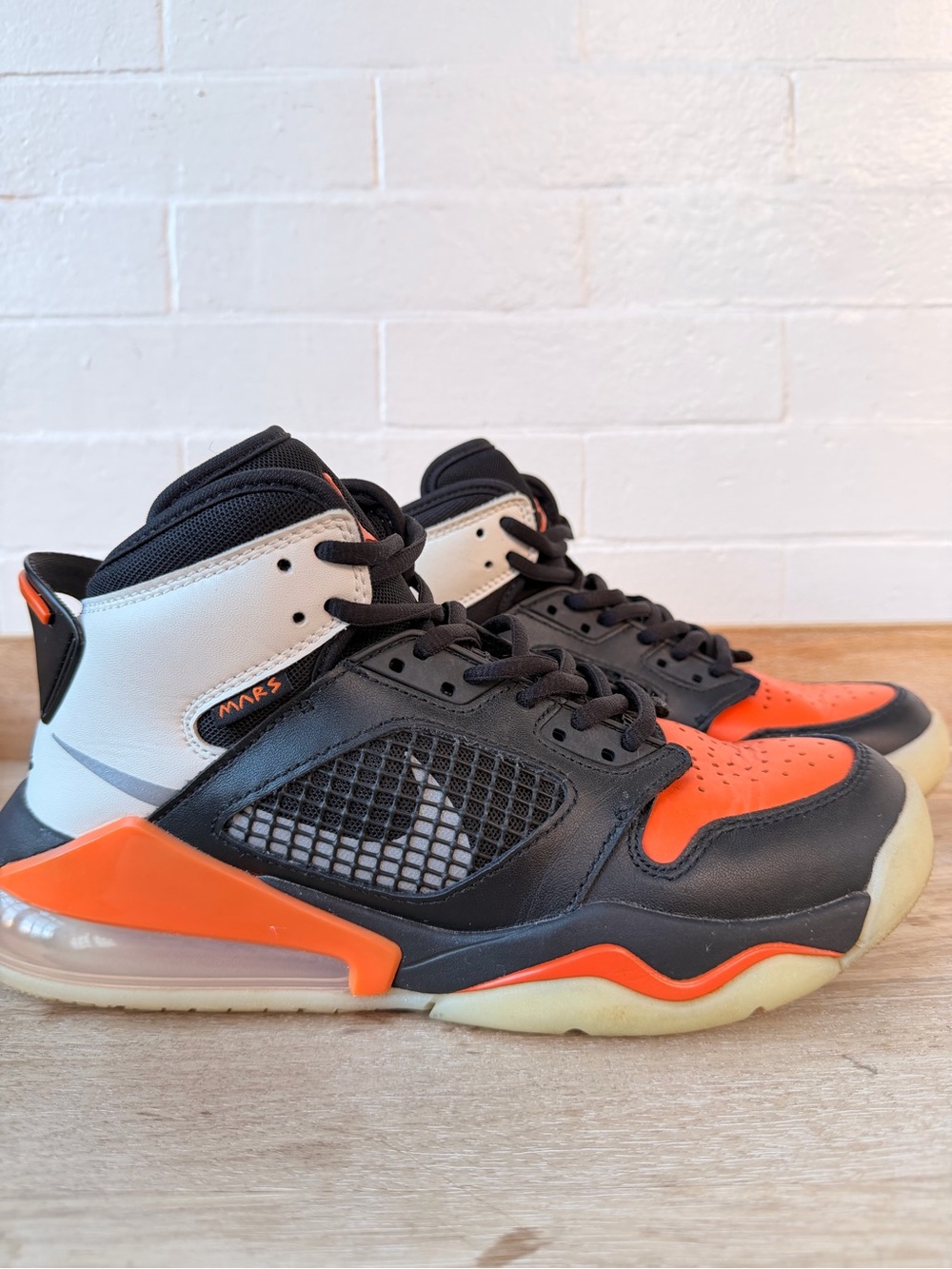 Nike Jordan Mars 270 US 5.5Y Black Orange White Mid Top Sneakers BQ6508-008